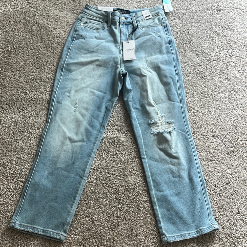 judy blue light wash jeans. high waisted straight cropped jeans